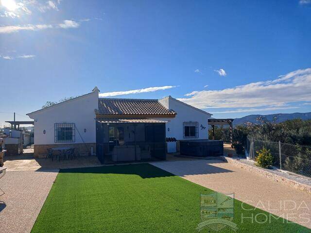 Villa Helena: Villa for Sale in Arboleas, Almería