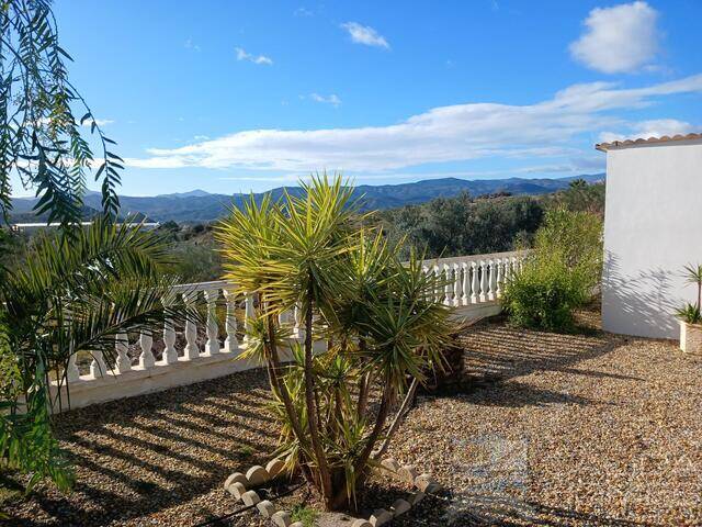 Villa Helena: Villa for Sale in Arboleas, Almería