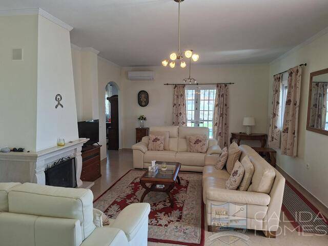 Villa Aster: Villa for Sale in Albox, Almería