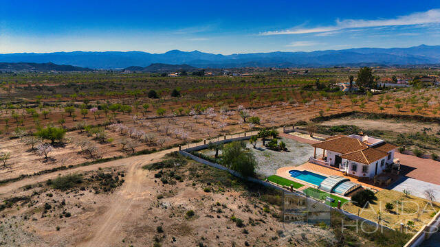 Villa Aster: Villa for Sale in Albox, Almería