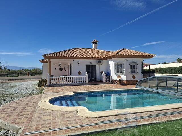 Villa Aster: Villa for Sale in Albox, Almería