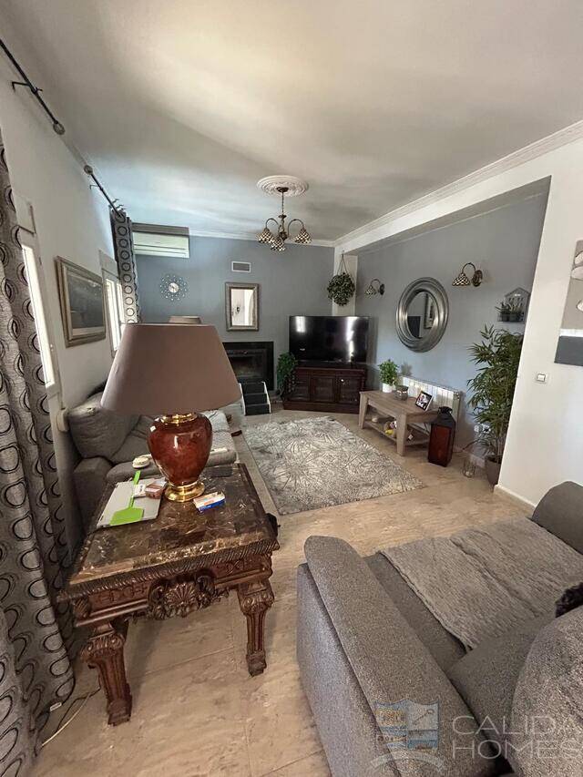 Casa Fuente: Villa for Sale in Oria, Almería