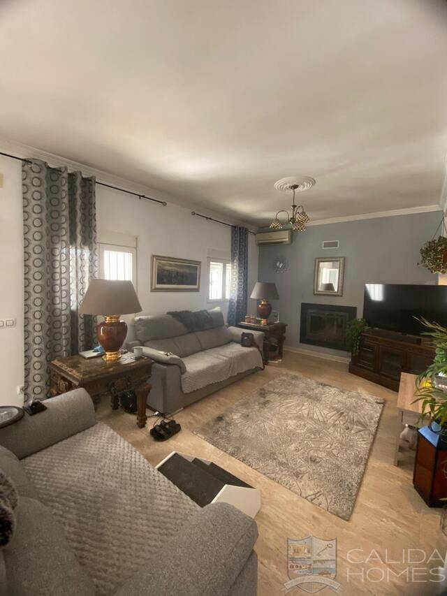 Casa Fuente: Villa for Sale in Oria, Almería