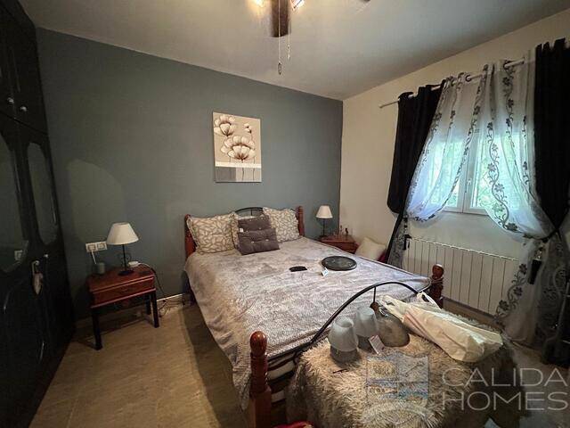 Casa Fuente: Villa for Sale in Oria, Almería