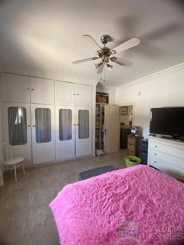 Casa Fuente: Villa for Sale in Oria, Almería