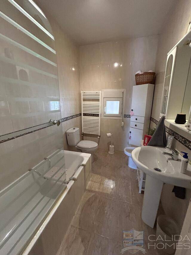 Casa Fuente: Villa for Sale in Oria, Almería