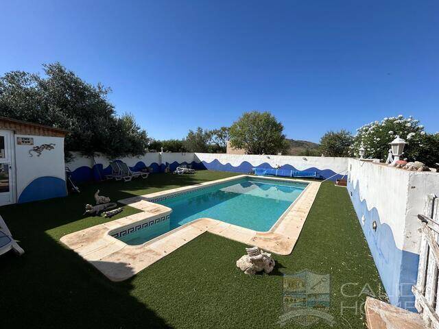 Casa Fuente: Villa for Sale in Oria, Almería