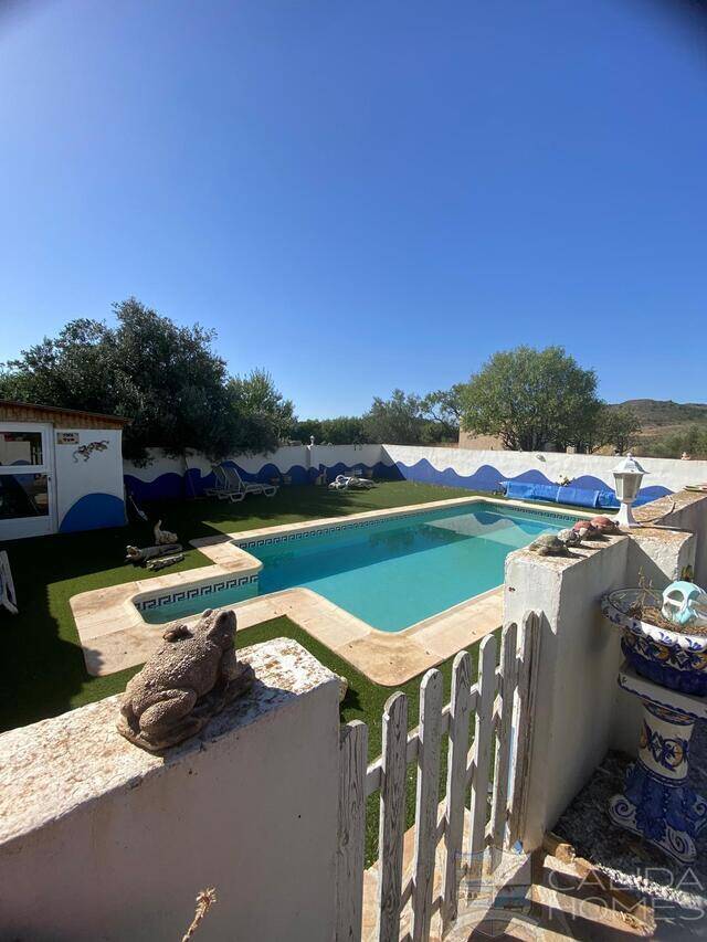 Casa Fuente: Villa for Sale in Oria, Almería