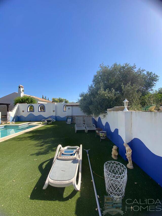 Casa Fuente: Villa for Sale in Oria, Almería