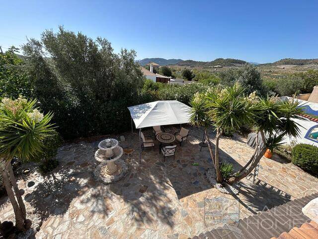 Casa Fuente: Villa for Sale in Oria, Almería