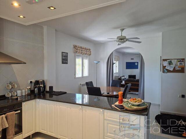 Casa de Sol: Villa for Sale in Arboleas, Almería