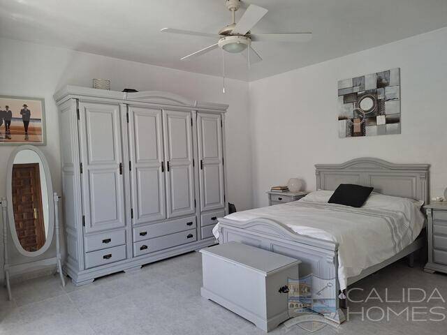 Casa de Sol: Villa for Sale in Arboleas, Almería