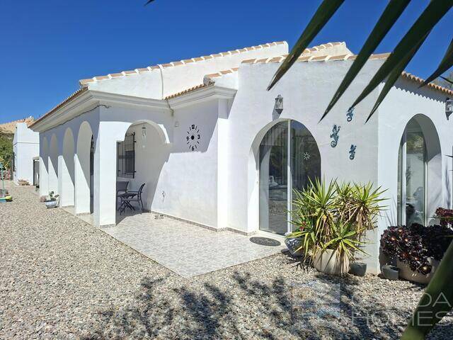 Casa de Sol: Villa for Sale in Arboleas, Almería