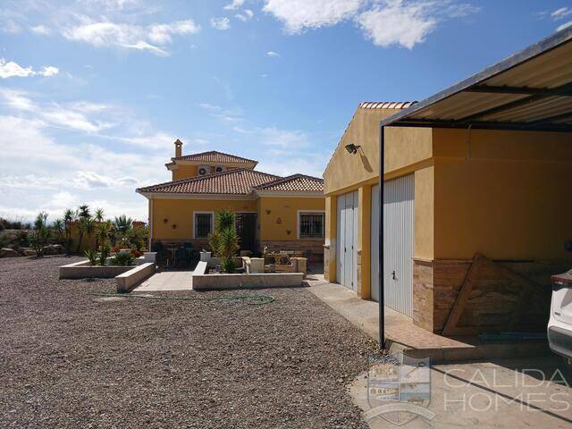 Villa Paloma: Villa for Sale in Partaloa, Almería