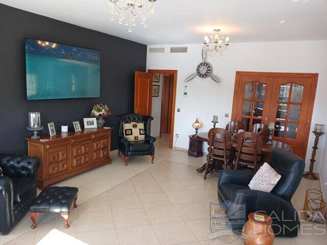 Villa Paloma: Villa for Sale in Partaloa, Almería