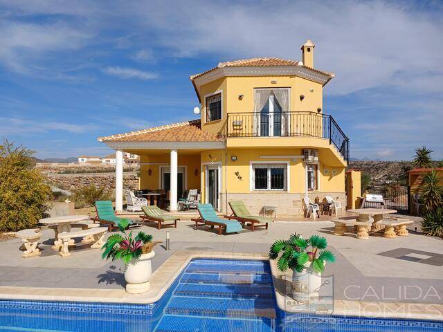 Villa Paloma: Villa for Sale in Partaloa, Almería