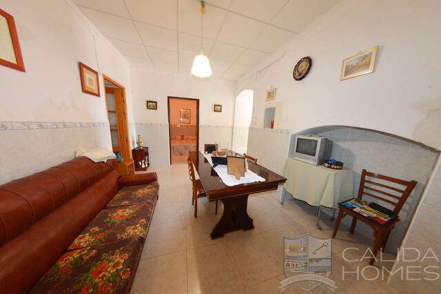 Casa Palaces: Country house for Sale in Zurgena, Almería