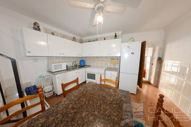 Casa Palaces: Country house for Sale in Zurgena, Almería