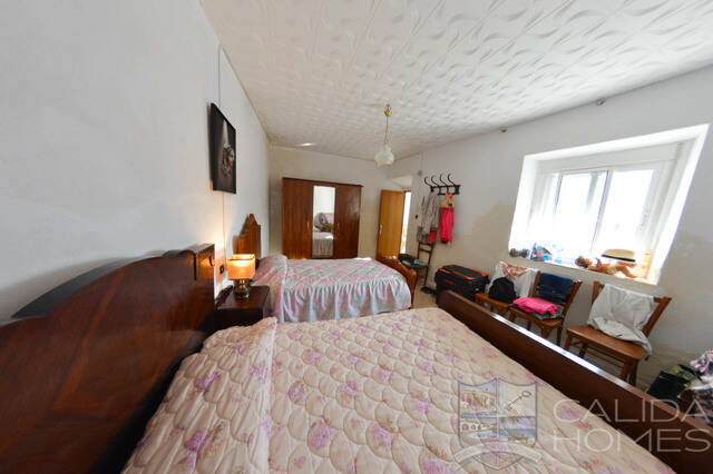 Casa Palaces: Country house for Sale in Zurgena, Almería