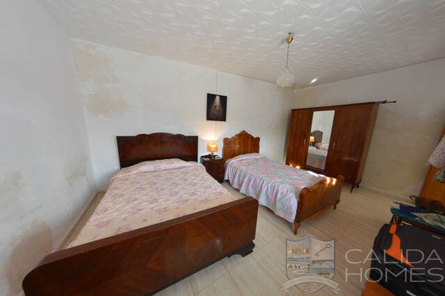 Casa Palaces: Country house for Sale in Zurgena, Almería