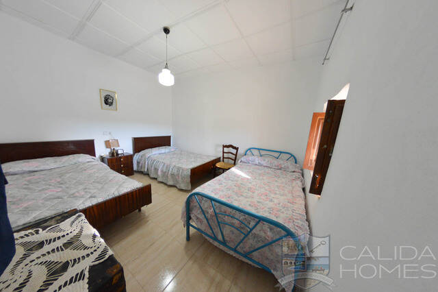 Casa Palaces: Country house for Sale in Zurgena, Almería