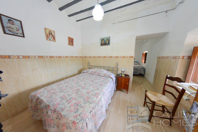 Casa Palaces: Country house for Sale in Zurgena, Almería