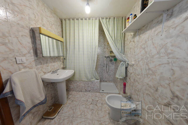 Casa Palaces: Country house for Sale in Zurgena, Almería