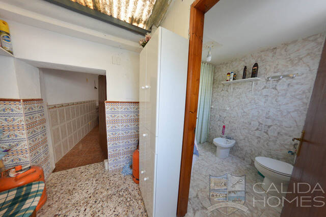 Casa Palaces: Country house for Sale in Zurgena, Almería