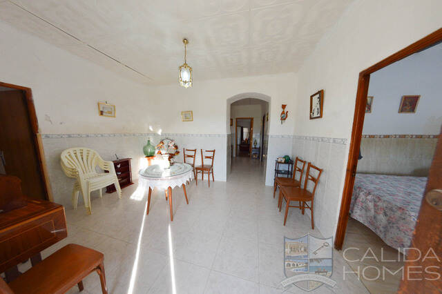 Casa Palaces: Country house for Sale in Zurgena, Almería