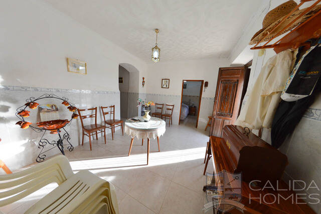Casa Palaces: Country house for Sale in Zurgena, Almería
