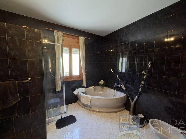Villa Romero: Villa for Sale in Arboleas, Almería