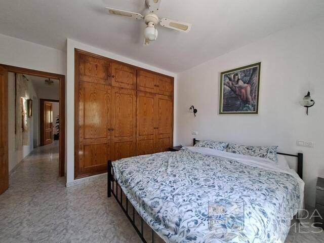 Villa Romero: Villa for Sale in Arboleas, Almería