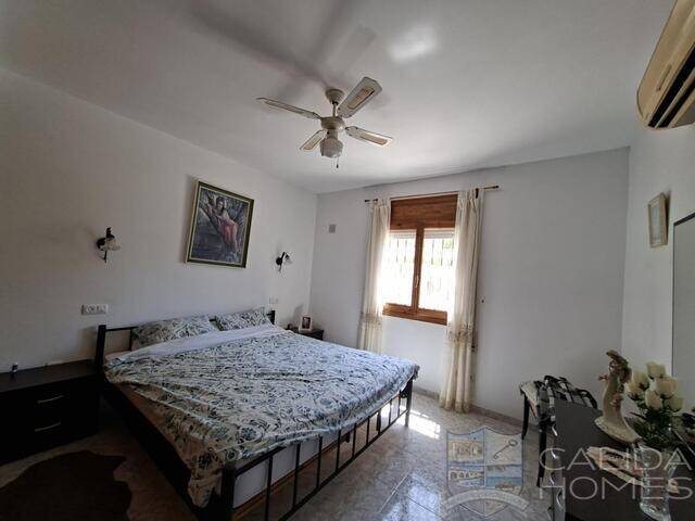 Villa Romero: Villa for Sale in Arboleas, Almería