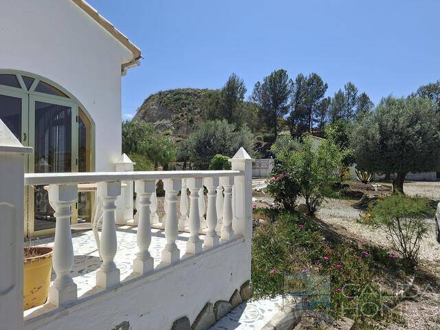 Villa Romero: Villa for Sale in Arboleas, Almería