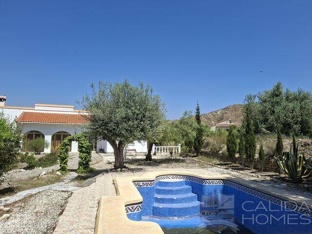 Villa Romero: Villa for Sale in Arboleas, Almería