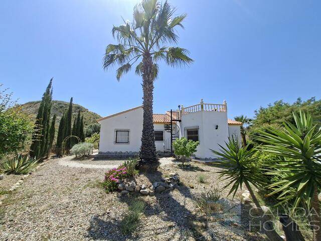 Villa Romero: Villa for Sale in Arboleas, Almería