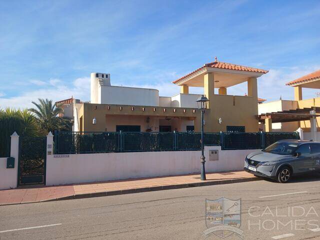 Villa Elefante: Villa for Sale in La Alfoquia, Almería