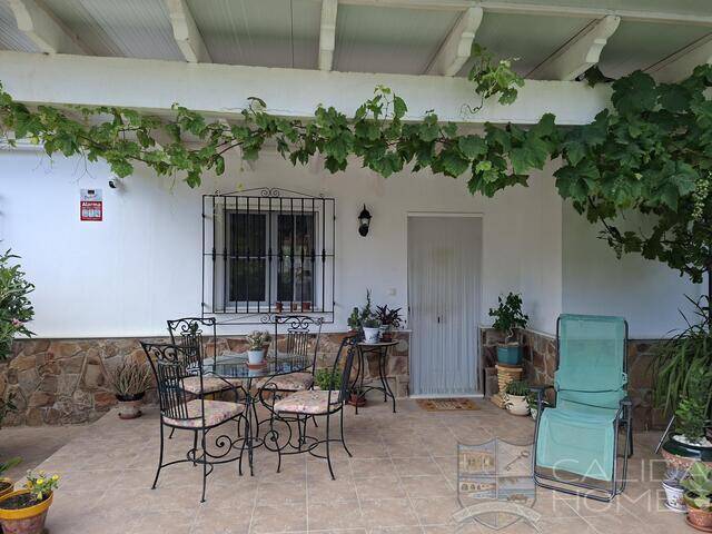 Villa Viola: Villa for Sale in Arboleas, Almería
