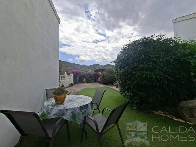 Villa Viola: Villa for Sale in Arboleas, Almería