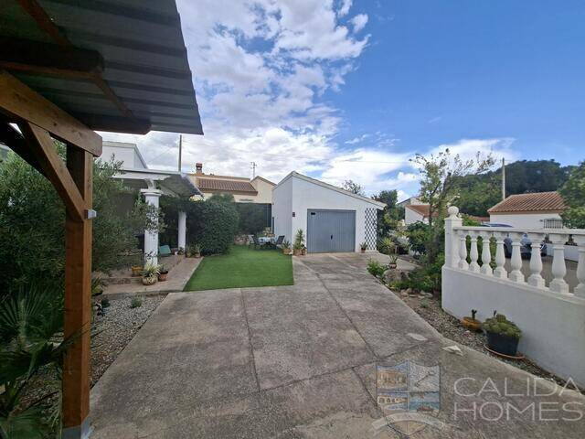 Villa Viola: Villa for Sale in Arboleas, Almería