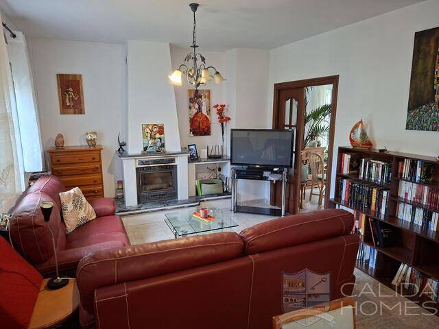 Villa Viola: Villa for Sale in Arboleas, Almería
