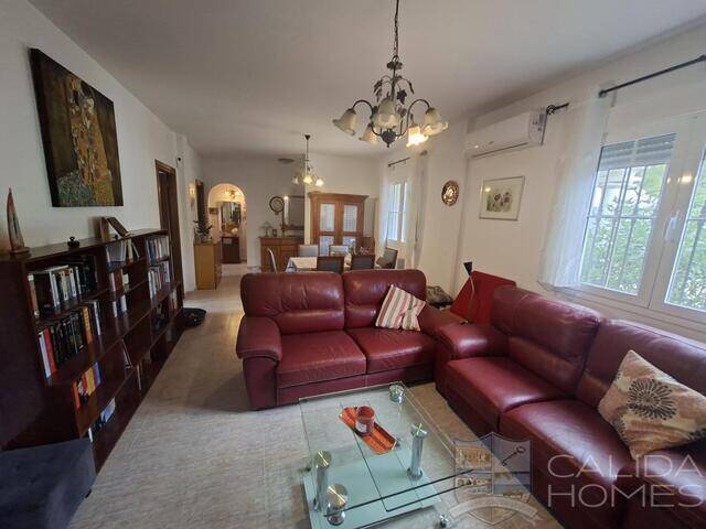 Villa Viola: Villa for Sale in Arboleas, Almería