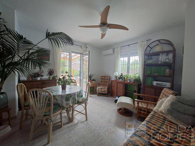 Villa Viola: Villa for Sale in Arboleas, Almería
