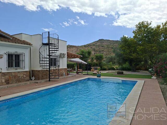 Villa Viola: Villa for Sale in Arboleas, Almería
