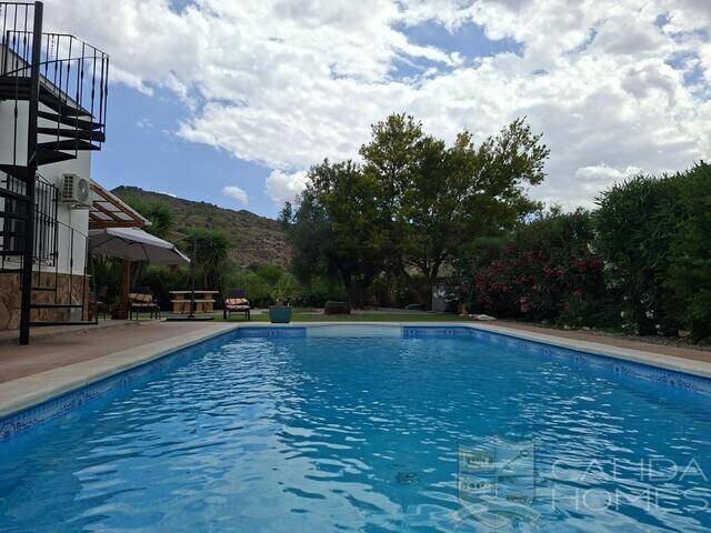 Villa Viola: Villa for Sale in Arboleas, Almería