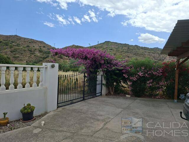 Villa Viola: Villa for Sale in Arboleas, Almería