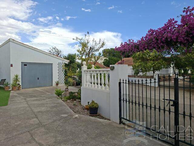 Villa Viola: Villa for Sale in Arboleas, Almería