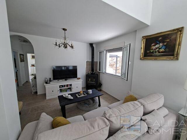 Villa Marshy: Villa for Sale in Arboleas, Almería