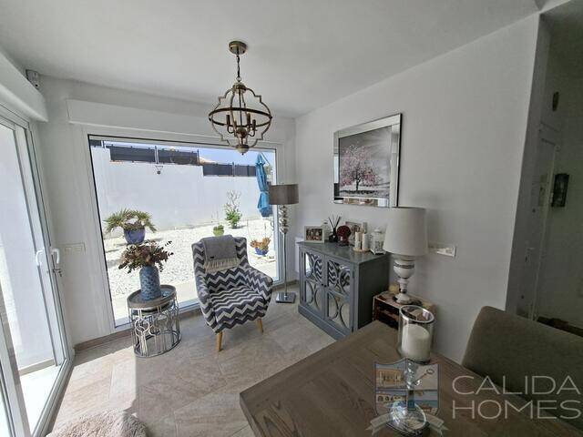 Villa Marshy: Villa for Sale in Arboleas, Almería