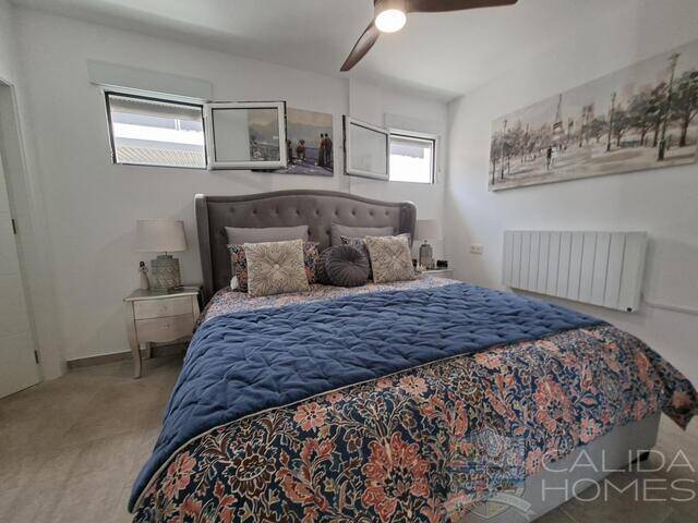 Villa Marshy: Villa for Sale in Arboleas, Almería